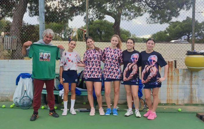 Σύλλογος Αντισφαίρισης Ραφήνας: Όμορφη έκπληξη στον Κώστα Ζουγανέλη από την αγωνιστική ομάδα κοριτσιών