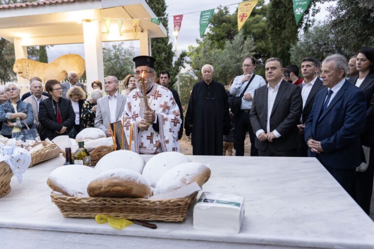 Δήμος Παλλήνης: Με κατάνυξη η Ακολουθία του Μεγάλου Εσπερινού για την Ανακομιδή των Ιερών Λειψάνων του Αγίου Νικολάου
