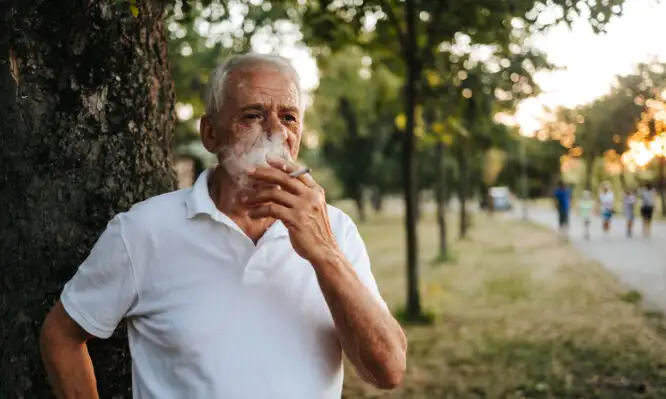 Έρευνα: 16% χαμηλότερος ο κίνδυνος άνοιας για όσους διέκοψαν το κάπνισμα