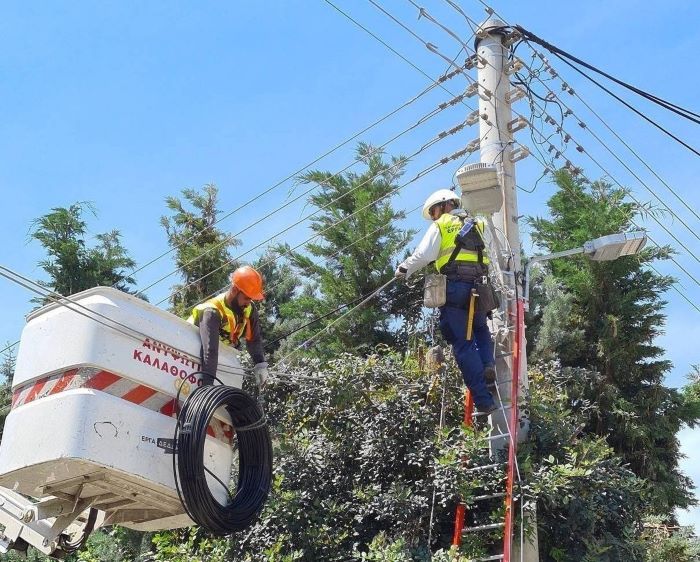 Ανδρέας Βασιλόπουλος: Όχι εναέριο δίκτυο οπτικών ινών σε Ραφήνα Πικέρμι. Όχι άλλες κολώνες!