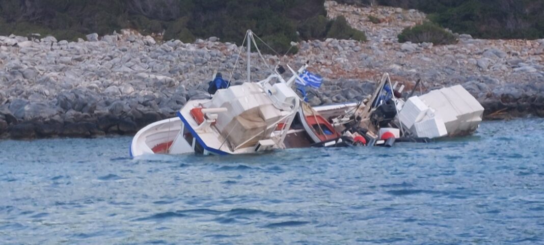 To Λιμενικό Ραφήνας διέσωσε τους 7 επιβαίνοντες του γρι-γρι «Άγγελος» – Μεταφέρονται στην Κάρυστο