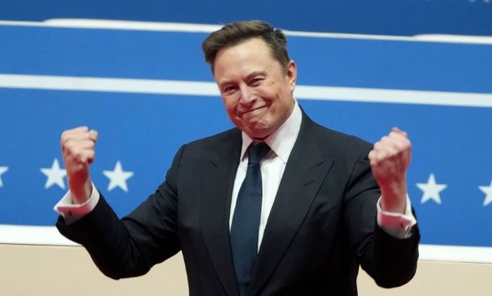 Έλον Μασκ: Ο πρώτος τρισεκατομμυριούχος στον κόσμο μετά την ιστορική δημόσια εγγραφή της SpaceX