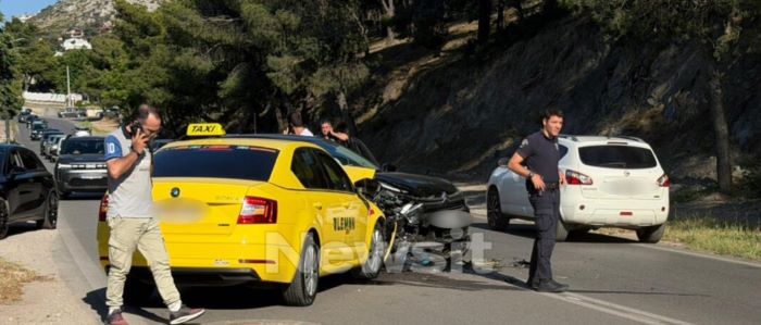 Τροχαίο στην Πεντέλη: Ταξί πέρασε στο αντίθετο ρεύμα και συγκρούστηκε με δύο οχήματα