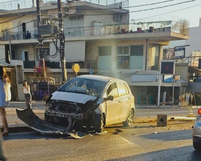 Τροχαίο ατύχημα στον Περιφερειακό Σπάτων – Δύο γυναίκες τραυματίες στο νοσοκομείο