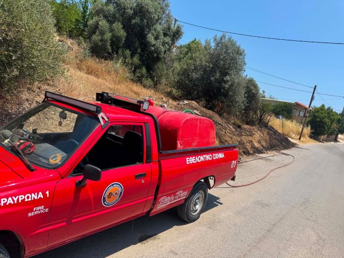 Ενεργή μικρή εστία φωτιάς στα Σπάτα, κοντά στο αεροδρόμιο