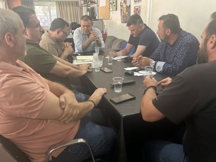 Ο Δήμαρχος Παλλήνης αναλαμβάνει την Υπηρεσία Καθαριότητας μετά την παραίτηση της Βίκυς Κακαμπούκη
