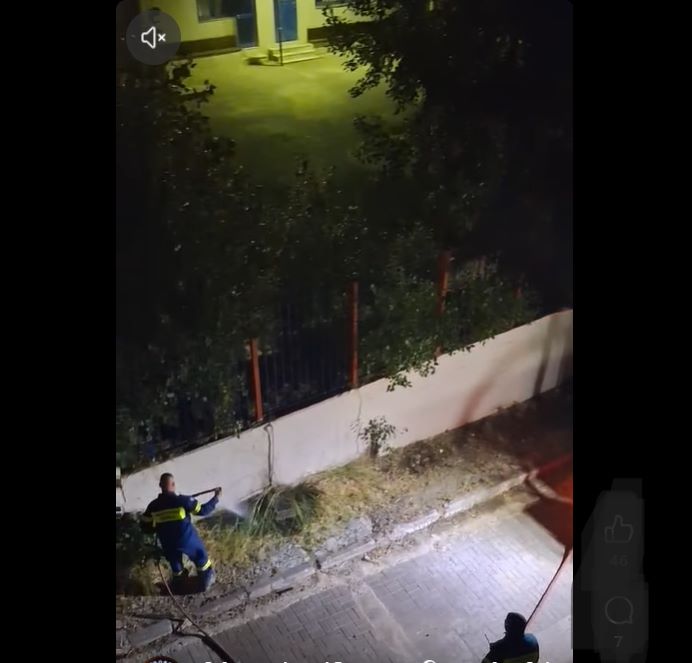 Ραφήνα: Πυρκαγιά το βράδυ της Πέμπτης μετά από ρίψη βεγγαλικών μέσα στον οικισμό