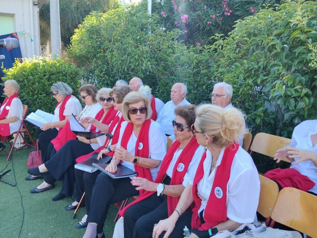 Η Καλλιτεχνική Ομάδα του ΚΑΠΗ Ραφήνας-Πικερμίου συμμετείχε στη γιορτή του 3ου Νηπιαγωγείου Ραφήνας