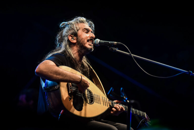 Sold Out στην Πέτρα, ουρές για τη Ραφήνα