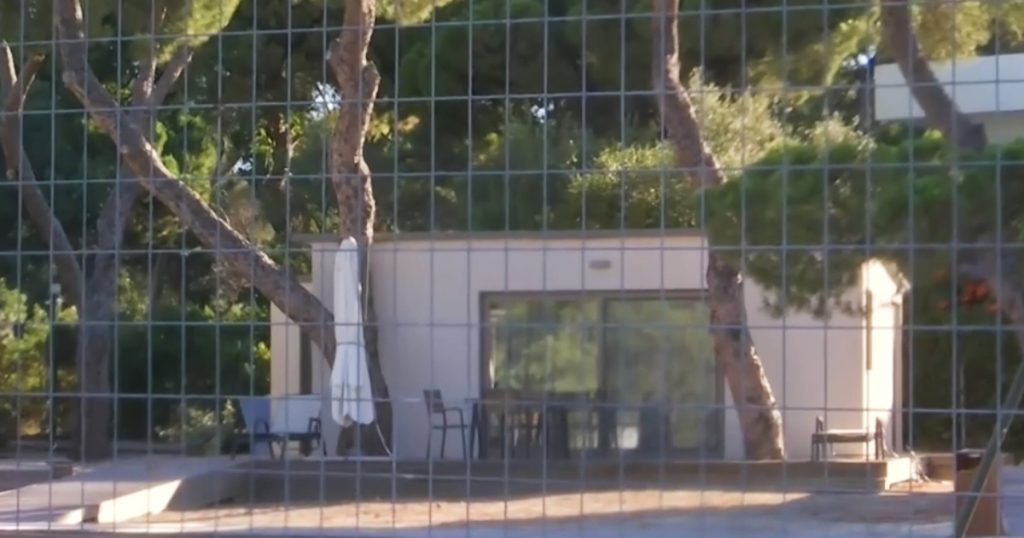 Μαραθώνας – Σχινιάς: 12 χρόνια λειτουργεί αυθαίρετο resort μέσα σε προστατευόμενη δασική έκταση παρά τις εντολές κατεδάφισης – «Αυτόν εδώ δεν τον κουνάει κανένας»