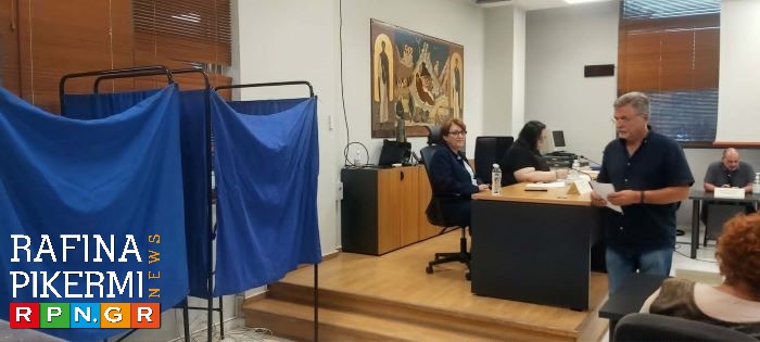 Τα μέλη της νέας Δημοτικής Επιτροπής Ραφήνας Πικερμίου