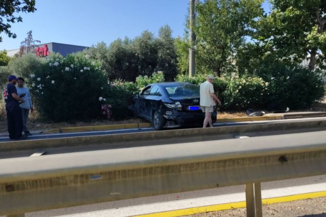 Τροχαίο στο Πικέρμι: Αυτοκίνητο εξετράπη της πορείας του