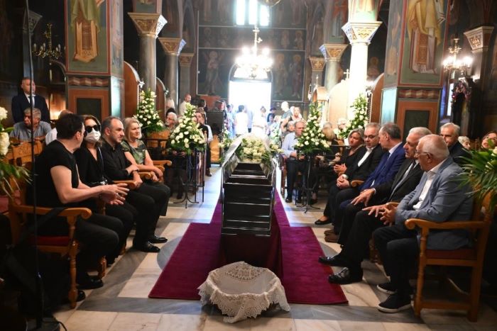 Μαίρη Λίντα: Σε κλίμα βαθιάς συγκίνησης το τελευταίο αντίο στη μεγάλη ερμηνεύτρια (φωτογραφίες)