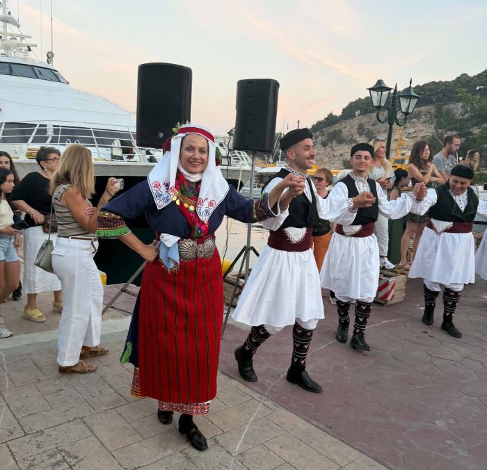 Το Λύκειο Ελληνίδων Ραφήνας με χορούς από τη Μακεδονία στο 10ο φεστιβάλ παραδοσιακών χορών Αλοννήσου