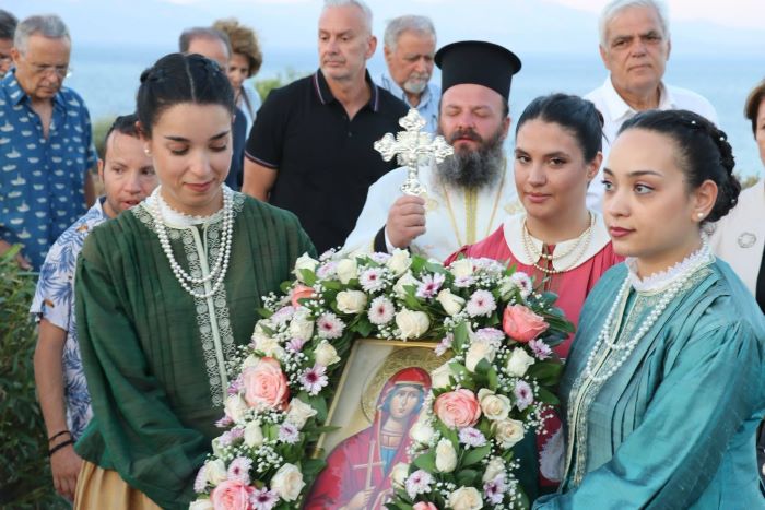 Ο Σύλλογος Τριγλιανών Ραφήνας στα αποκαλυπτήρια του μνημείου «Τιμή και Μνήμη»