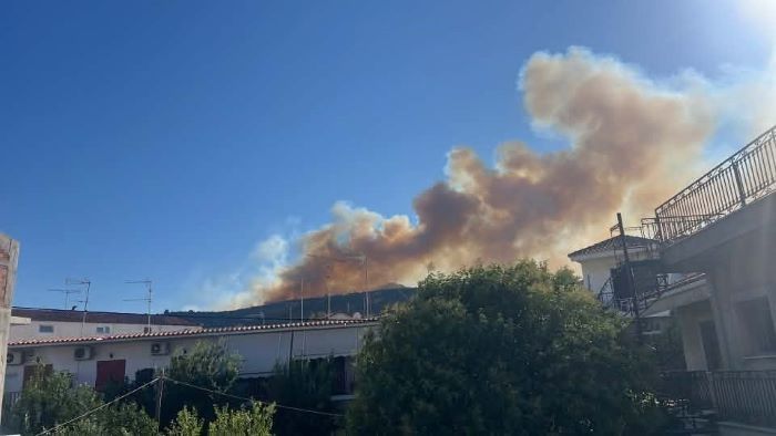 Φωτιά στο Αίγιο: Μήνυμα από το 112 για ετοιμότητα
