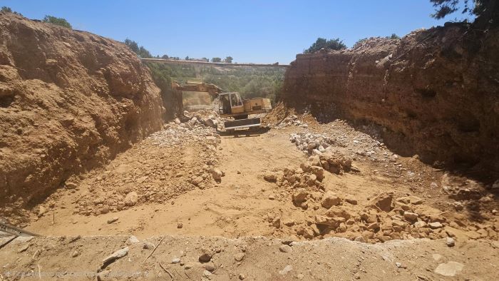 Ραφήνα: Προχωρούν οι εργασίες αποκατάστασης της οδού στην Καλλιτεχνούπολη- Εφικτή τον Σεπτέμβριο η τοποθέτηση της γέφυρας
