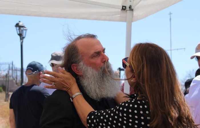 Οκτώ χρόνια από τη φωτιά στο Μάτι: «Η γυναίκα μου περίμενε βοήθεια για 50 λεπτά και πέθανε»