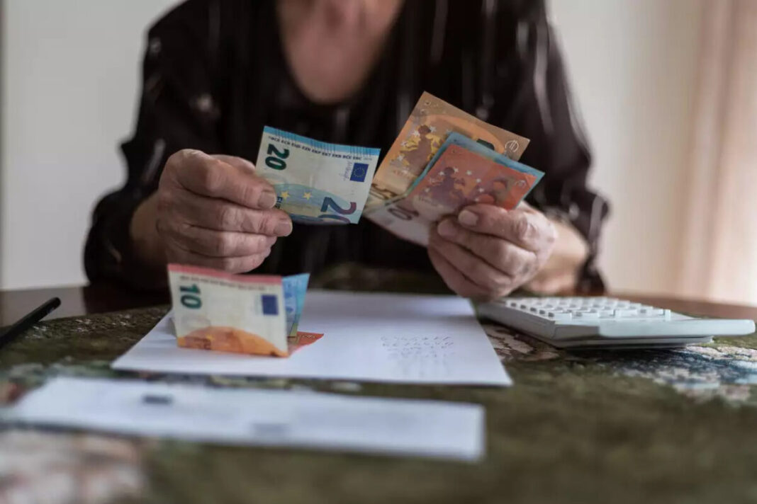 Συντάξεις χηρείας: Αυξημένα ποσά στις πληρωμές του Αυγούστου