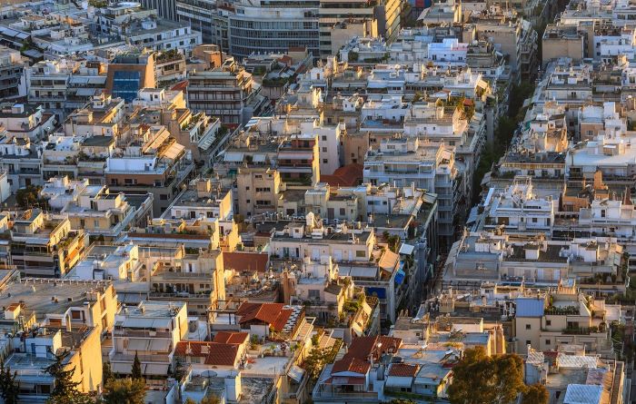 Ξεμπλοκάρουν οι πωλήσεις κατασχεμένων ακινήτων – Πώς θα αποδεσμεύονται από την ΑΑΔΕ