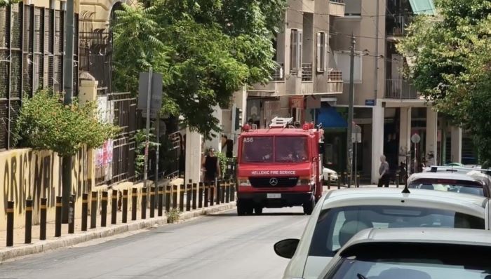 Χωρίς ρεύμα περιοχές της Αθήνας εν μέσω καύσωνα – Εγκλωβισμοί σε ασανσέρ και σβηστά φανάρια