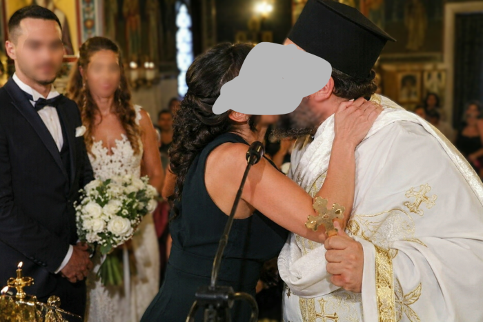 Κορωπί: Κουμπάρα φίλησε τον παπά στο στόμα την ώρα του μυστηρίου — «Πάγωσε» ο γάμος