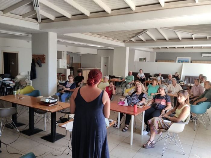 Ενημέρωση στο ΚΑΠΗ Ραφήνας για καύσωνες, θερινή ασφάλεια και πρόληψη