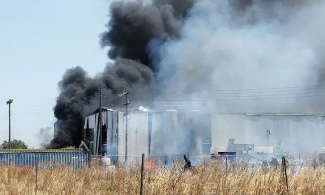 Κορινθία: Νεκρός 25χρονος από έκρηξη σε εργοστάσιο – «Ακούστηκε πάνω από 10 χιλιόμετρα μακριά»