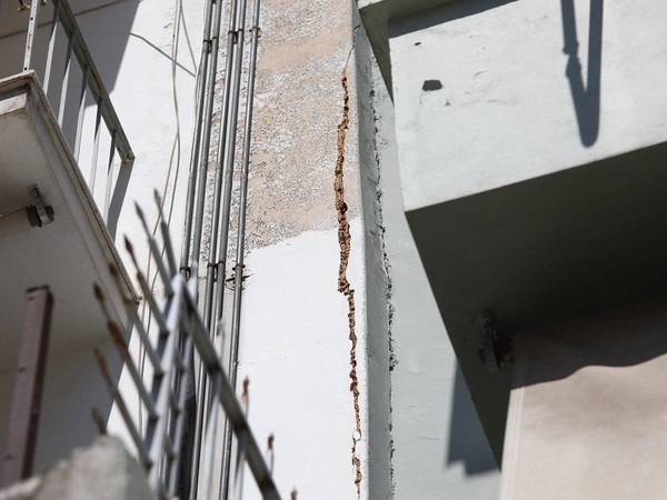 Κυψέλη: Ανησυχία μετά τις δηλώσεις Λέκκα για τις ρωγμές – «Δεν ξέρουμε αν υπάρχει στατική επάρκεια»