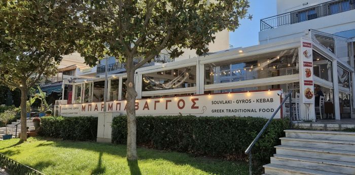 ΜΠΑΡΜΠΑΒΑΓΓΟΣ: Η αυθεντική γεύση της Ραφήνας ψήνεται στα κάρβουνα!