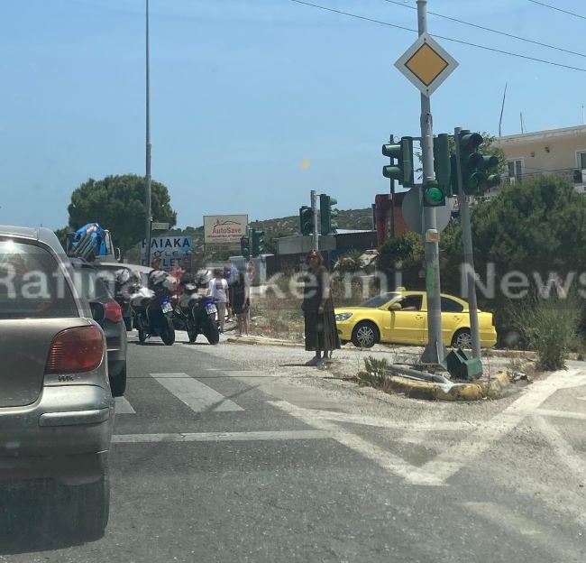 Ραφήνα: Τροχαίο στη Λεωφόρο Μαραθώνος και Αρίωνος- Καθυστερήσεις στο ρεύμα προς Μαραθώνα