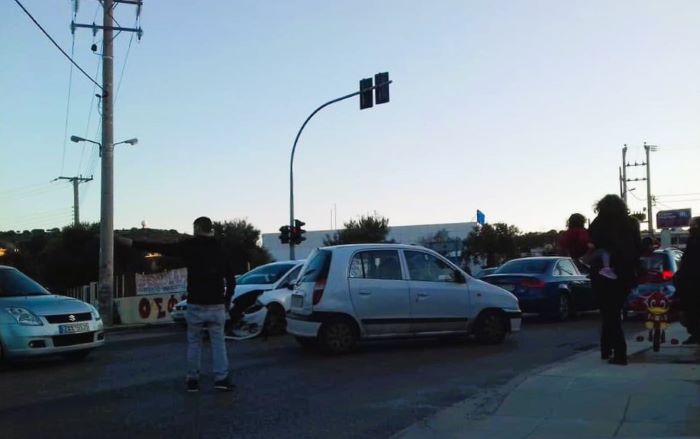Διευκρίνιση από τον Εμπορικό Σύλλογο Αρτέμιδας για τα φανάρια και την οδική ασφάλεια