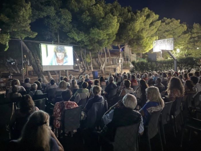 Ραφήνα: Δωρεάν υπαίθρια προβολή της ταινίας «Άθικτοι» στην πλατεία Αγίας Τριάδας