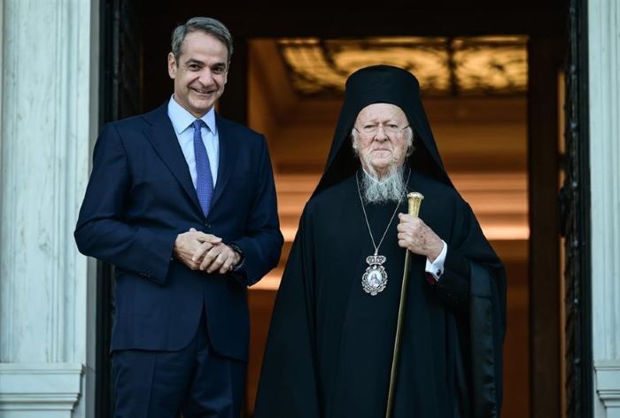 Βαρθολομαίος: «Ο Μητσοτάκης μού ζήτησε να παντρέψω τον γιο του τον Σεπτέμβριο του 2027»