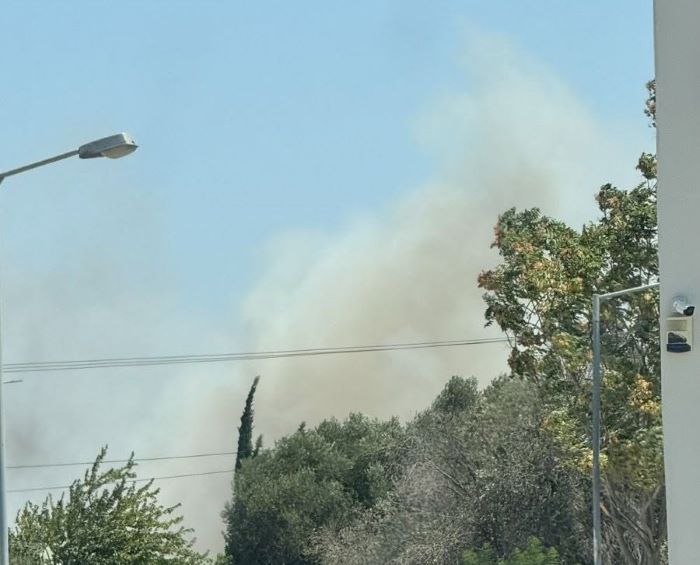 Φωτιά Κορωπί: Τέσσερα ελικόπτερα στη μάχη κατάσβεσης- υπό μερικό έλεγχο