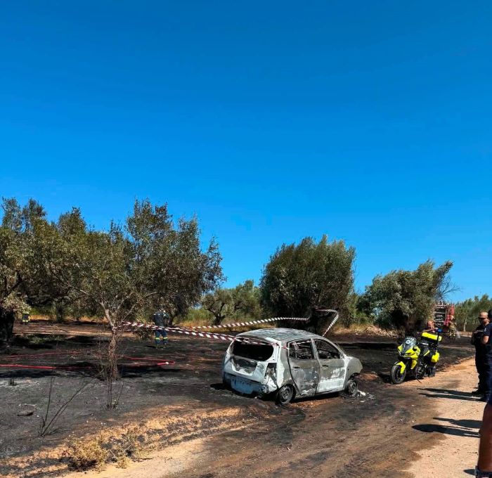 Σπάτα: Από αυτό το αυτοκίνητο φέρεται να ξεκίνησε η φωτιά- μέσα βρέθηκε απανθρακωμένη σορός