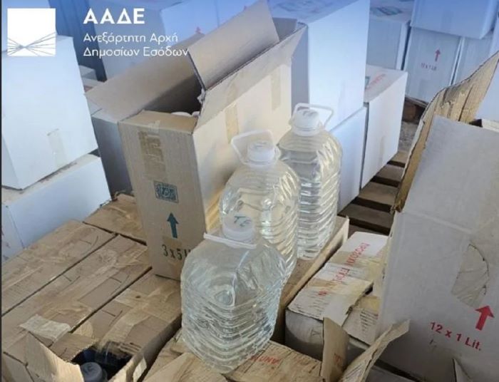Ηράκλειο: Κατασχέθηκαν 3.856 λίτρα λαθραίων ποτών και 664 φιάλες με «αέριο γέλιου»