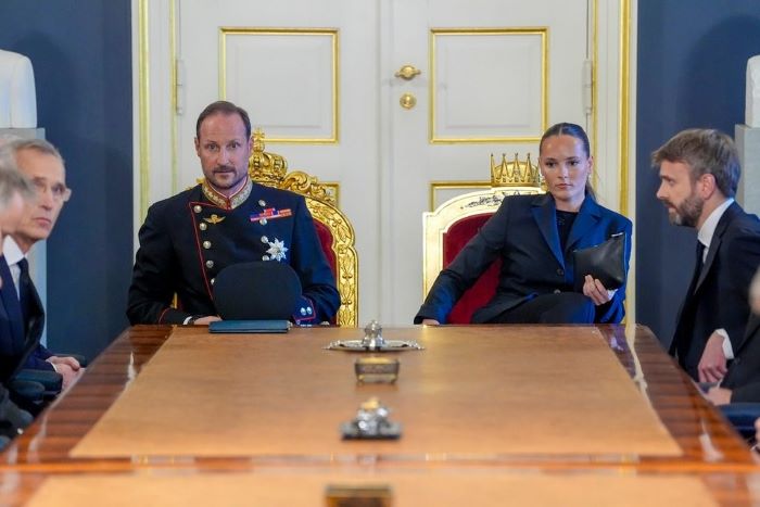 Νορβηγία: Στον θρόνο ο Χάακον Η΄ – Διάδοχος η 22χρονη κόρη του Ίνγκριντ Αλεξάνδρα