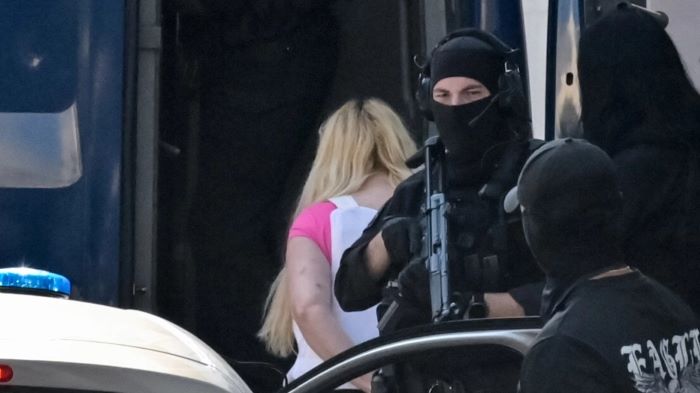 Προσωρινά κρατούμενη η 46χρονη για την υπόθεση της Marfin – Αρνείται κάθε εμπλοκή