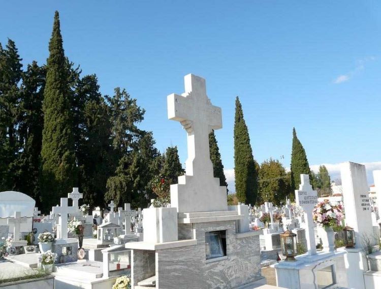 Γλυκά Νερά: Συνελήφθη 40χρονος για κλοπές από τάφους στο κοιμητήριο