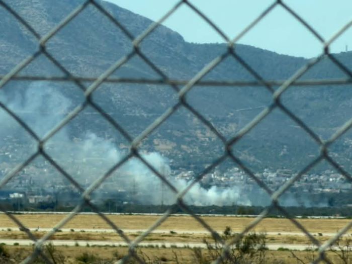 Φωτιά στην Παιανία: Συναγερμός στο Αρχοντικό – Επιχειρούν 32 πυροσβέστες και ελικόπτερα