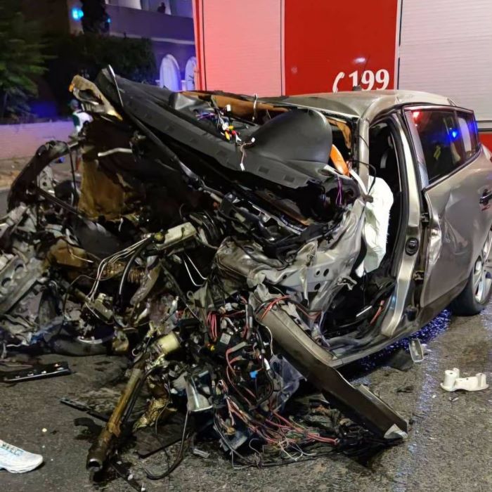 Σοκαριστικές εικόνες από το τροχαίο στη Γλυφάδα: Τρεις νεκροί, δύο τραυματίες