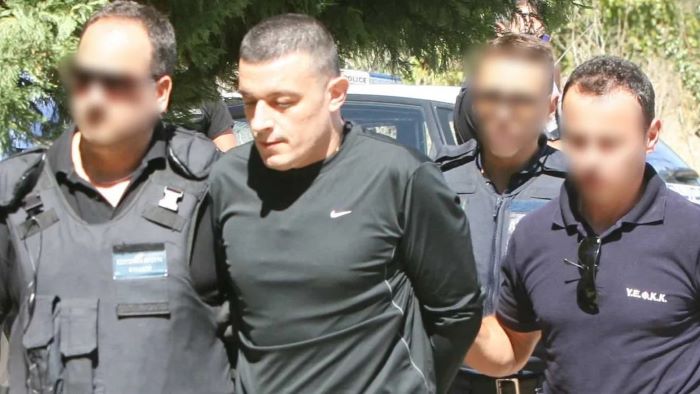Δεν επέστρεψε στις φυλακές ο Αλκέτ Ριζάι – Αναζητείται μετά τους πυροβολισμούς στην Ανάβυσσο