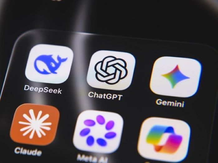 Έπεσαν όλα μαζί τα AI Chatbots – Προβλήματα με τα Chatgpt, Grok, Claude και Gemini