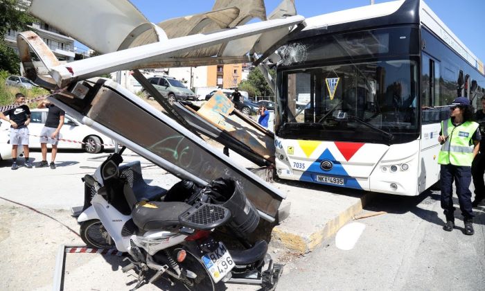 Θεσσαλονίκη: Στάση καταπλάκωσε γυναίκα μετά τη σύγκρουση δύο λεωφορείων του ΟΑΣΘ- 4 τραυματίες