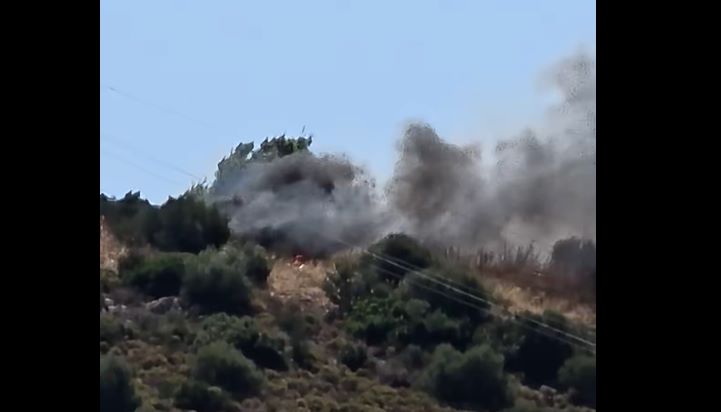 Σπάτα: Πυρκαγιά σε οικισμό Ρομά κοντά στην Αγία Κυριακή (βίντεο)