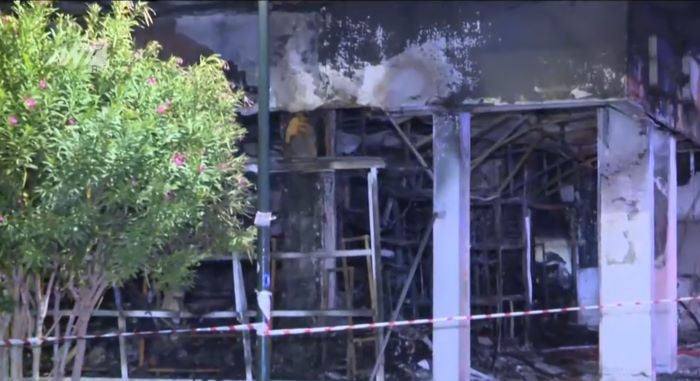 Μεγάλη φωτιά στον Πειραιά: Καταστράφηκε κατάστημα – Σώος εργαζόμενος από το υπόγειο