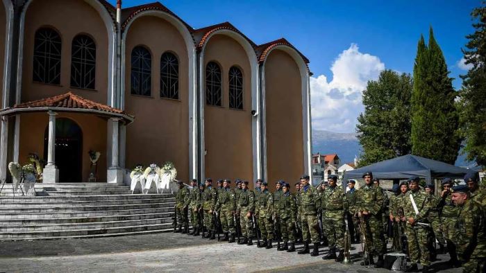 Βαρύ πένθος στα Ιωάννινα: Το τελευταίο αντίο στον σμηναγό Δημήτριο Πέτρου