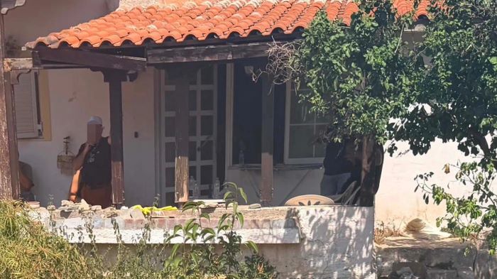 Μαραθώνας: Έίχε θάψει τη μητέρα της στην αυλή για να εισπράττει τη σύνταξη