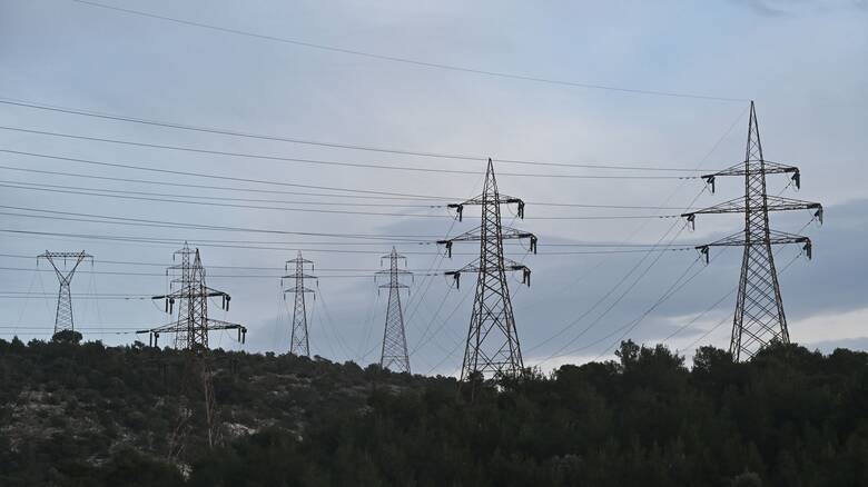 Η ακρίβεια στο ρεύμα πιέζει νοικοκυριά και επιχειρήσεις πριν από τον χειμώνα